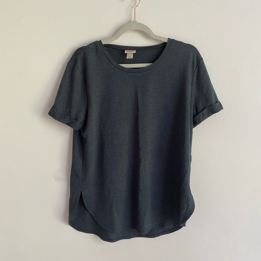 Gray t shirt